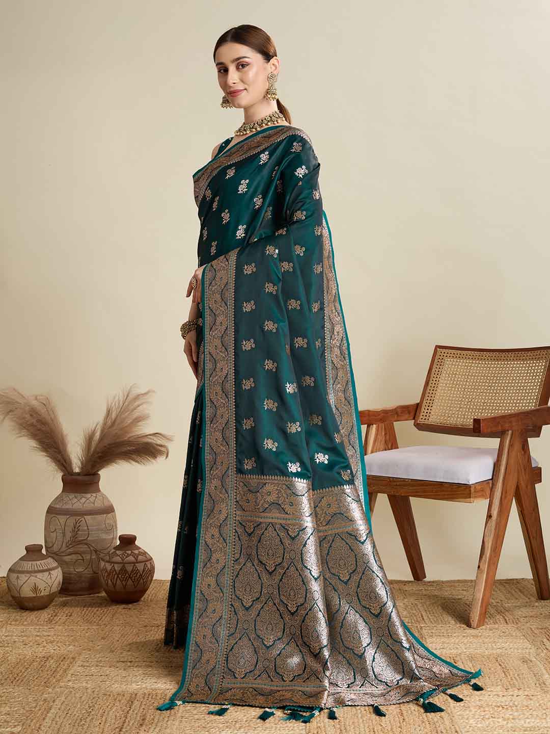 Urban Pallu Woven Design Silk Blend Party Saree