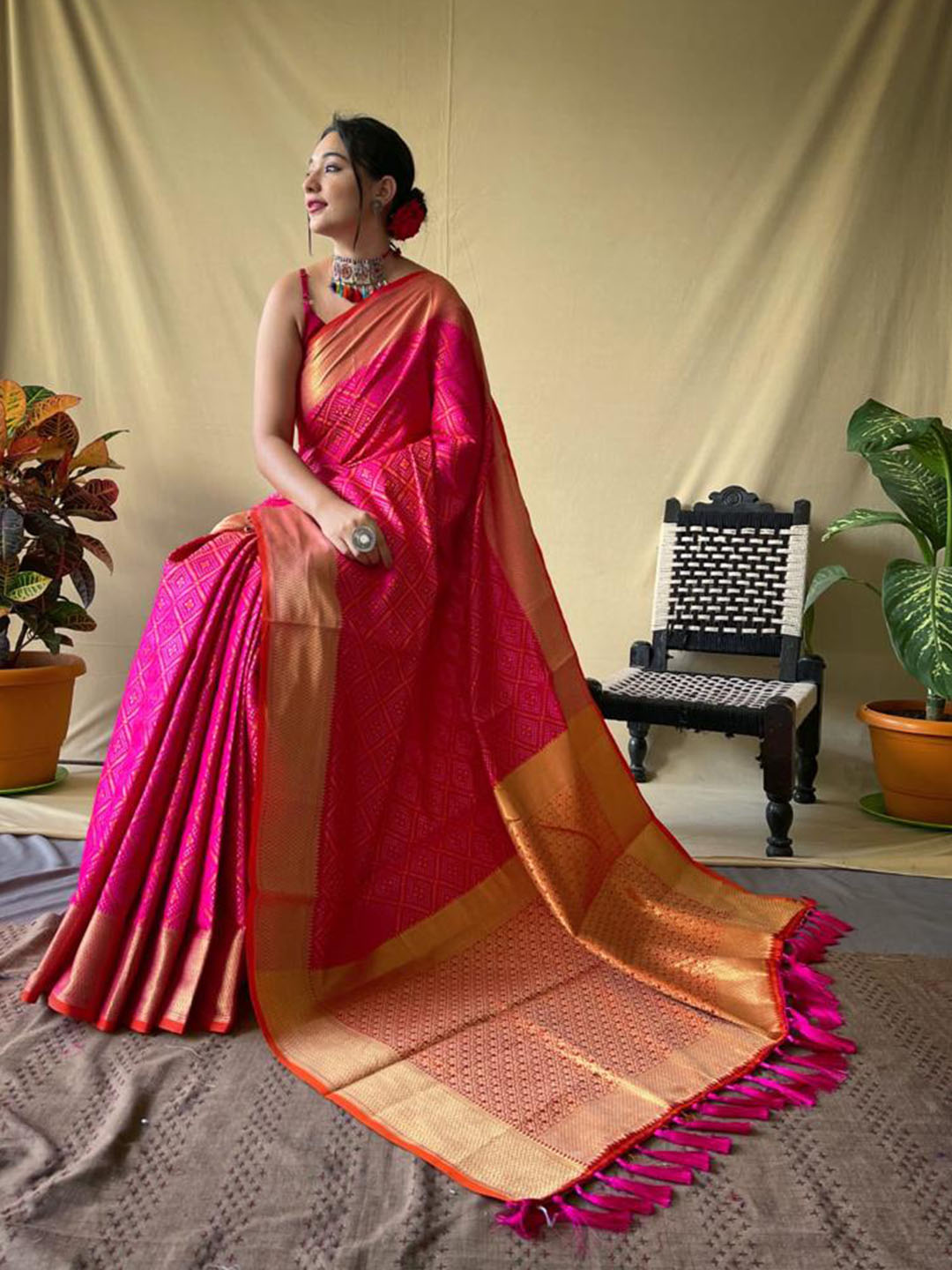 Urban Pallu Woven Design Silk Blend Party Saree