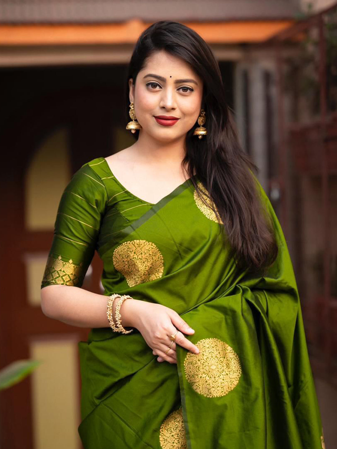 Urban Pallu Woven Design Silk Blend Work Saree