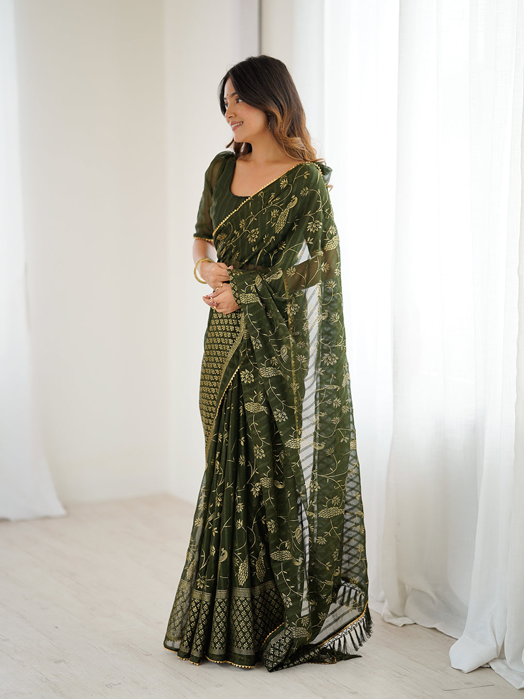 Urban Pallu Printed Poly Chiffon Daily Saree