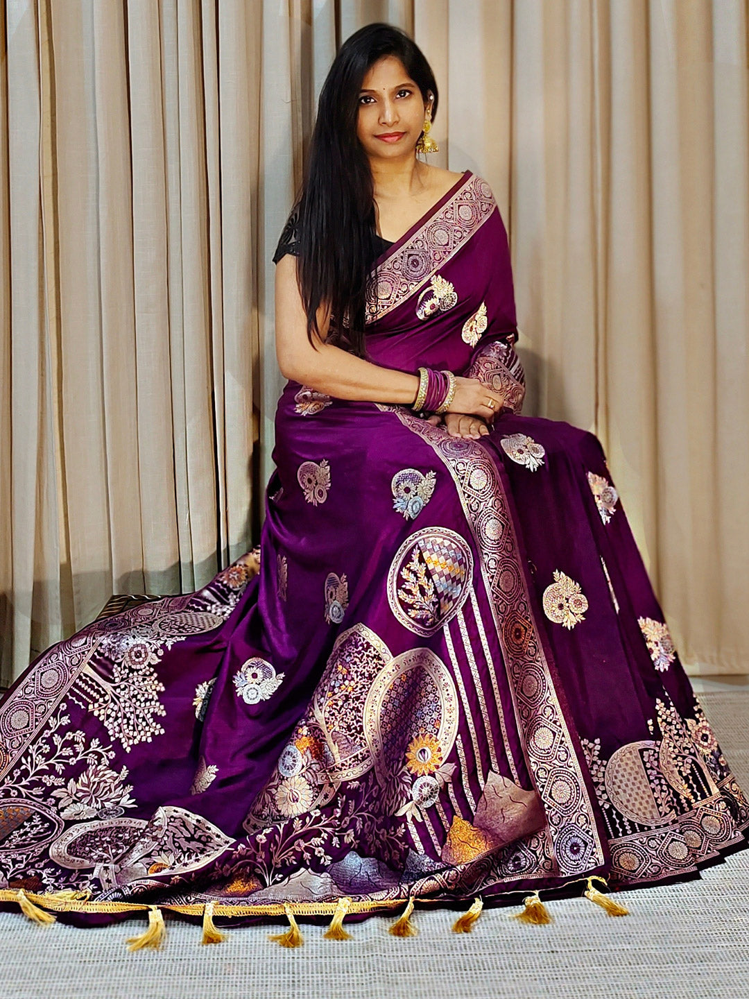 Urban Pallu Woven Design Silk Blend Traditional Saree