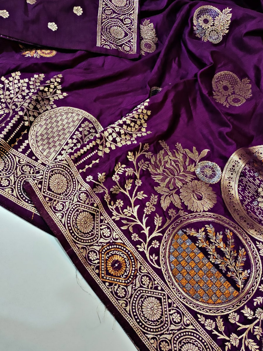 Urban Pallu Woven Design Silk Blend Traditional Saree