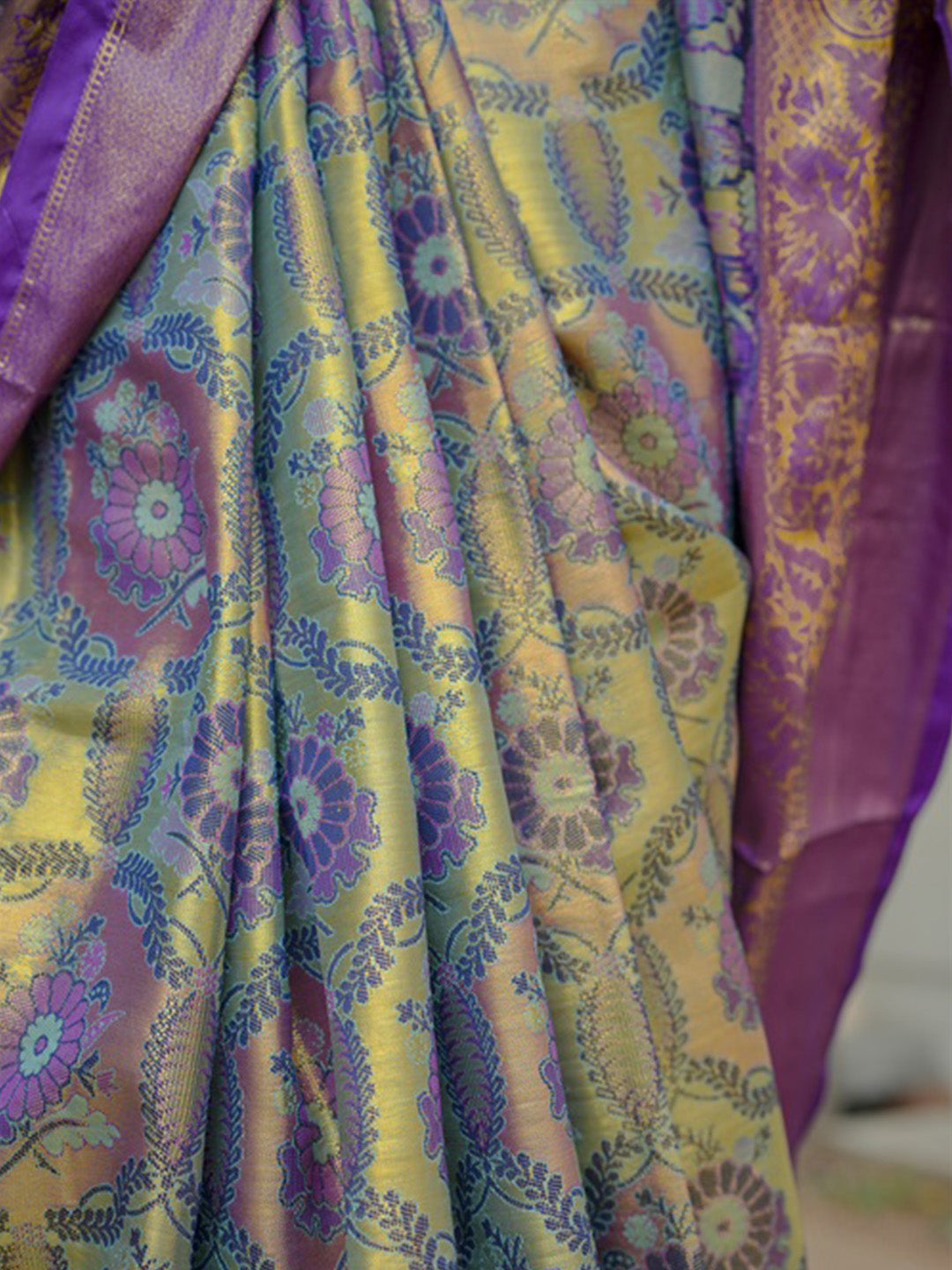 Urban Pallu Woven Design Silk Blend Traditional Saree