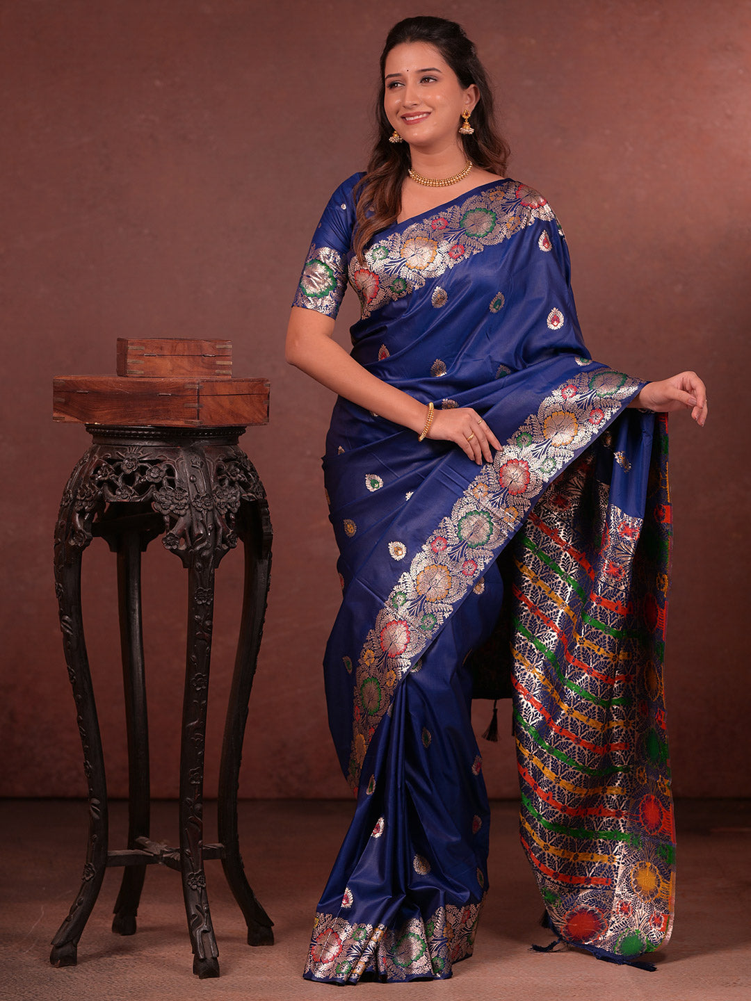 Urban Pallu Woven Design Silk Blend Traditional Saree