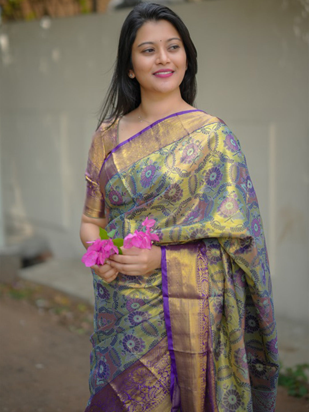 Urban Pallu Woven Design Silk Blend Traditional Saree