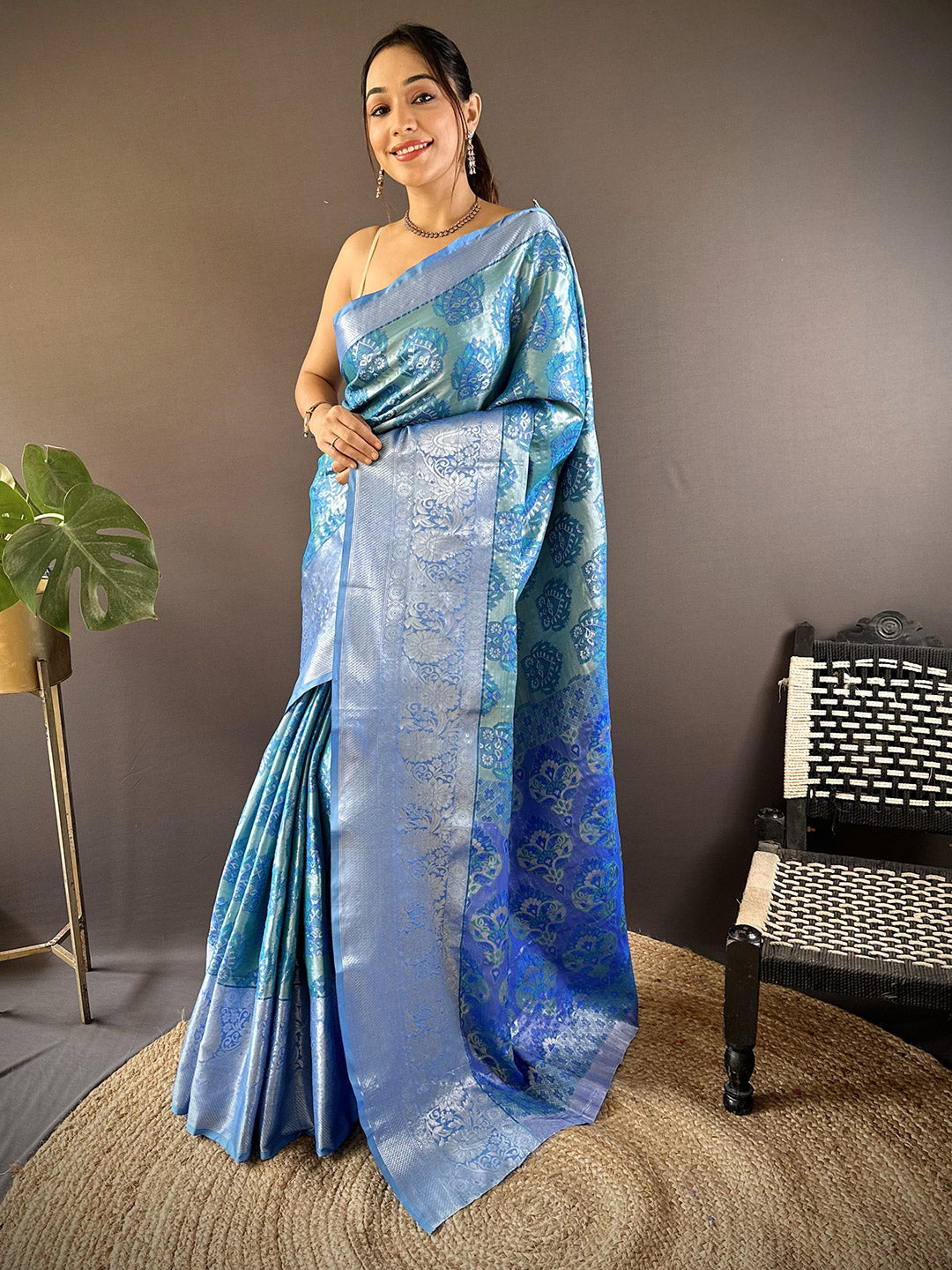 Urban Pallu Woven Design Silk Blend Traditional Saree