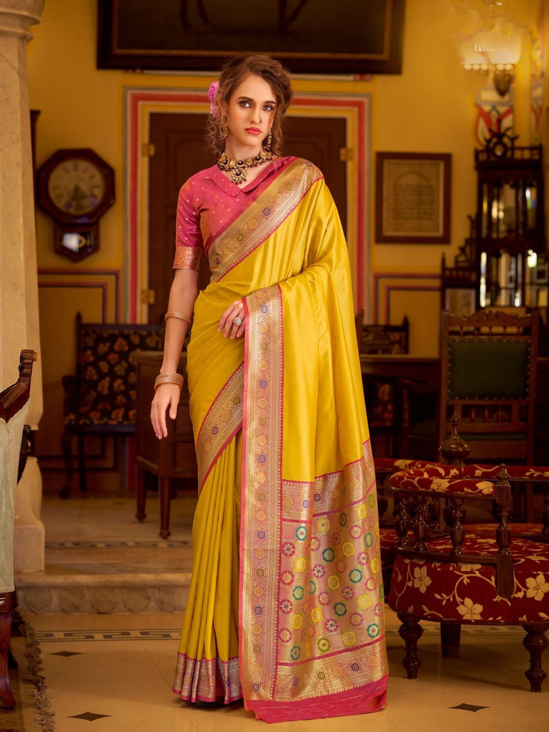 Urban Pallu Woven Design Silk Blend Daily Saree