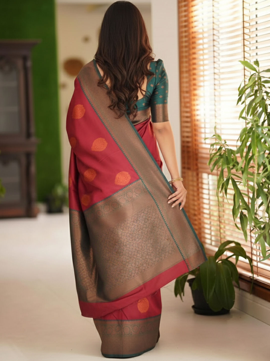 Urban Pallu Woven Design Silk Blend Traditional Saree
