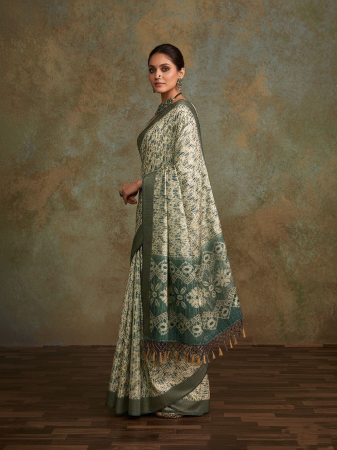 Urban Pallu Printed Silk Blend Daily Saree