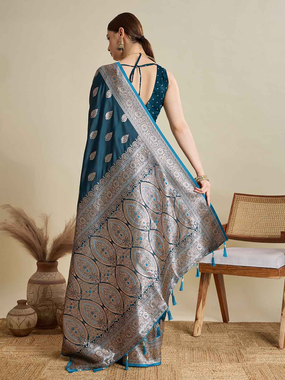 Urban Pallu Woven Design Silk Blend Party Saree