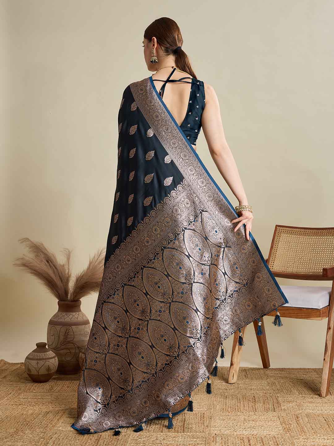 Urban Pallu Woven Design Silk Blend Party Saree