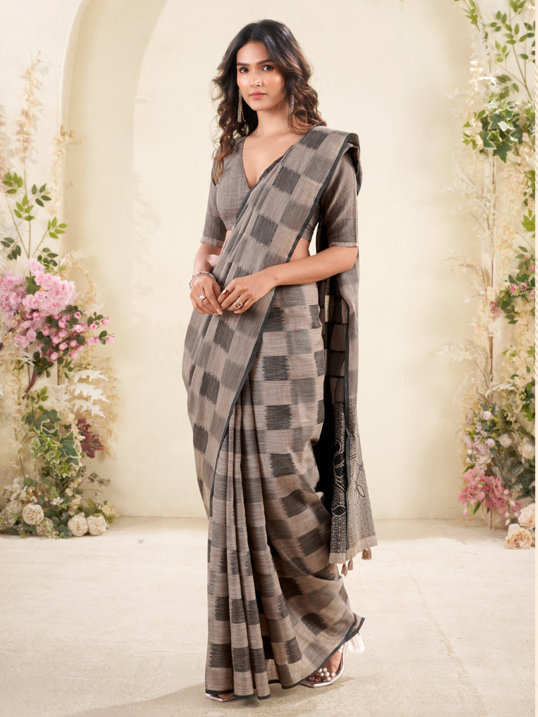 Urban Pallu Woven Design Silk Blend Work Saree