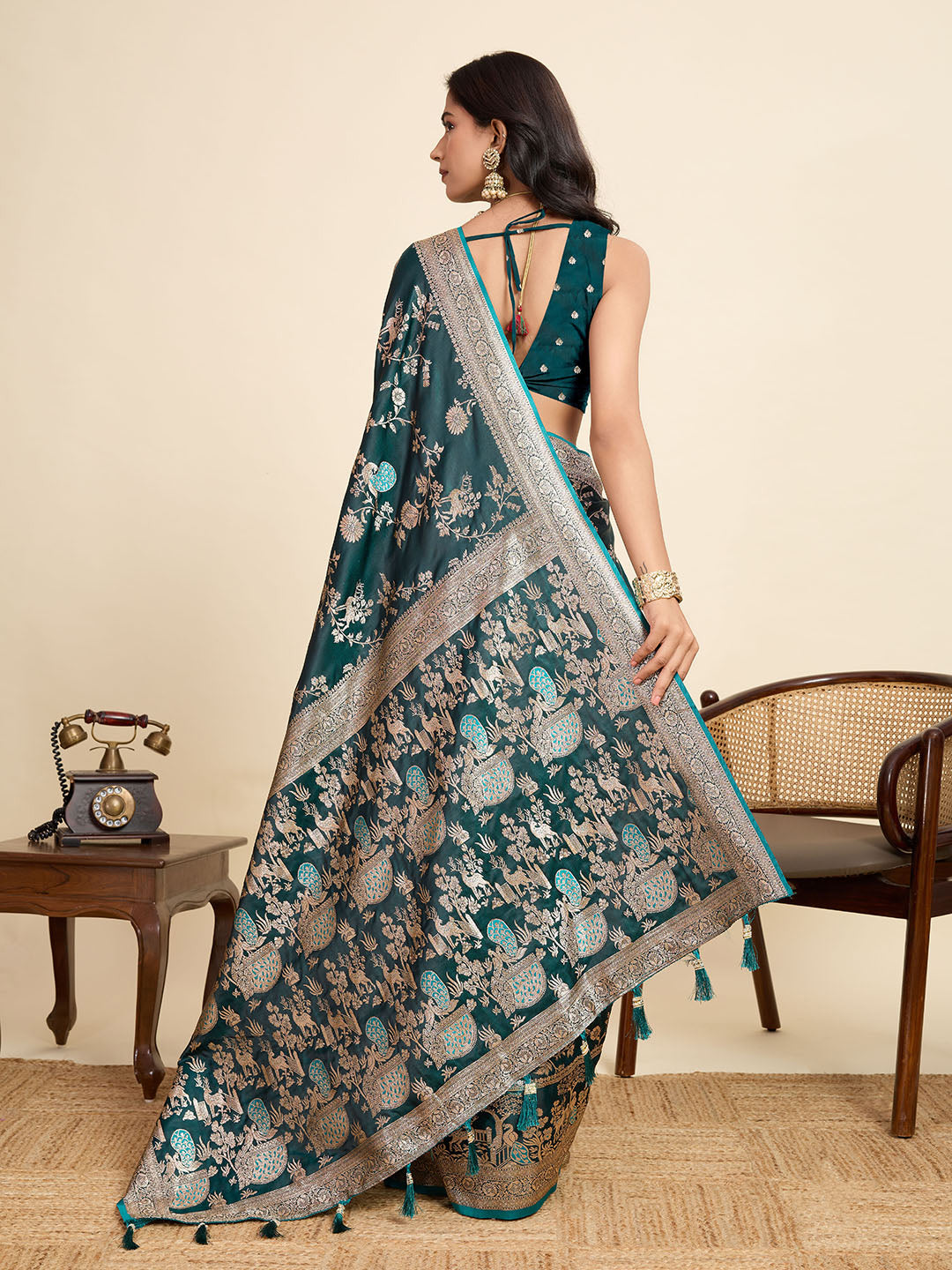 Urban Pallu Woven Design Silk Blend Party Saree