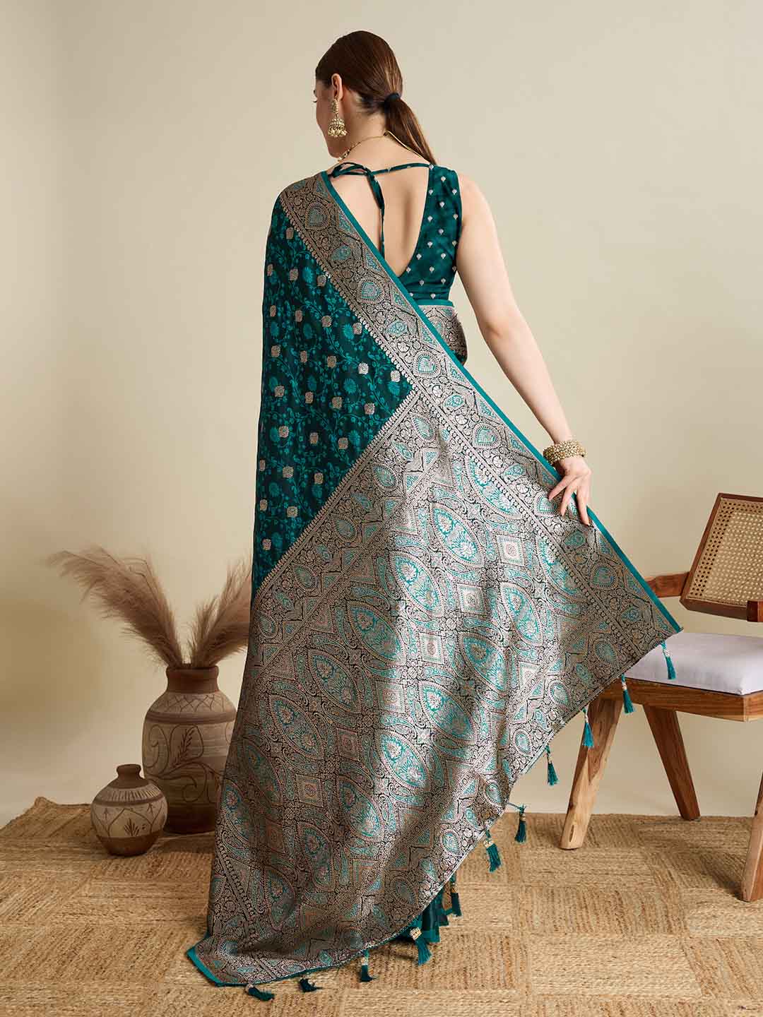 Urban Pallu Woven Design Silk Blend Party Saree