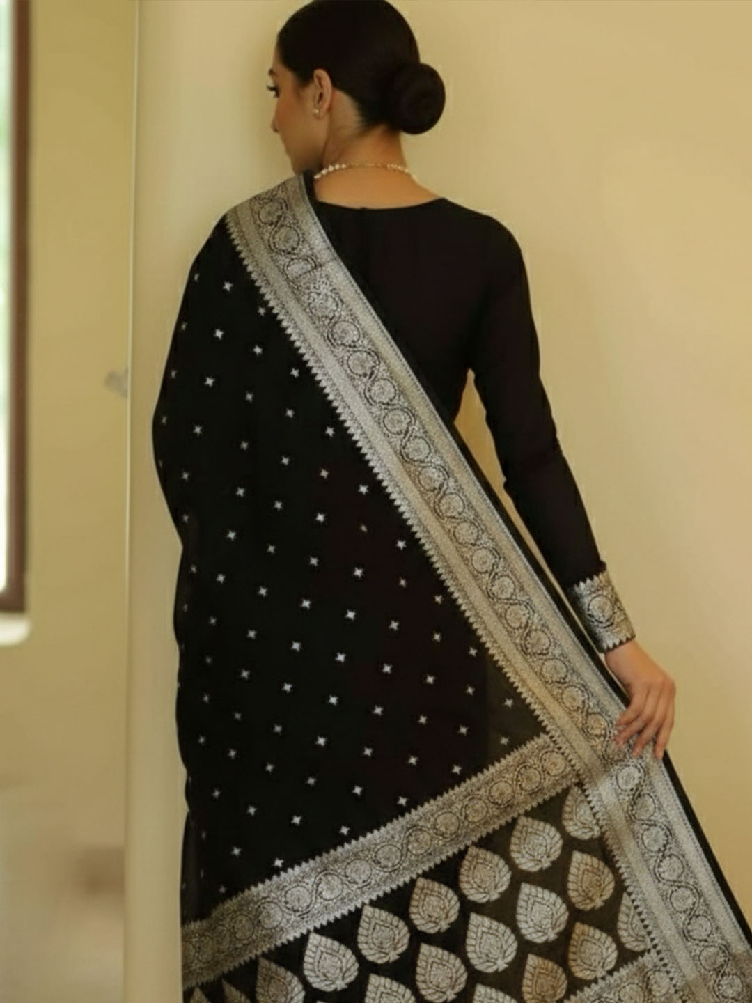 Urban Pallu Woven Design Silk Blend Traditional Saree