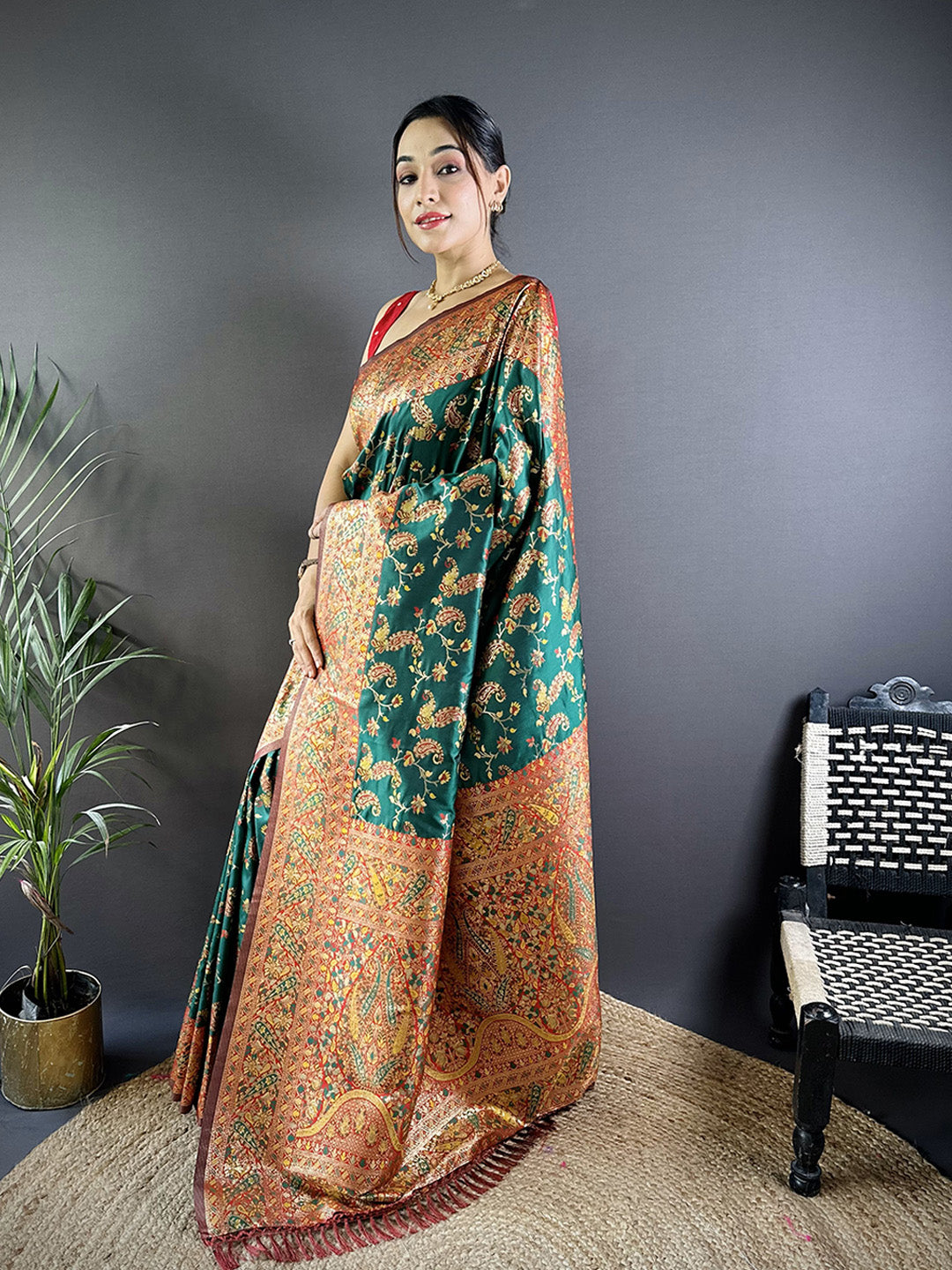 Urban Pallu Woven Design Silk Blend Traditional Saree