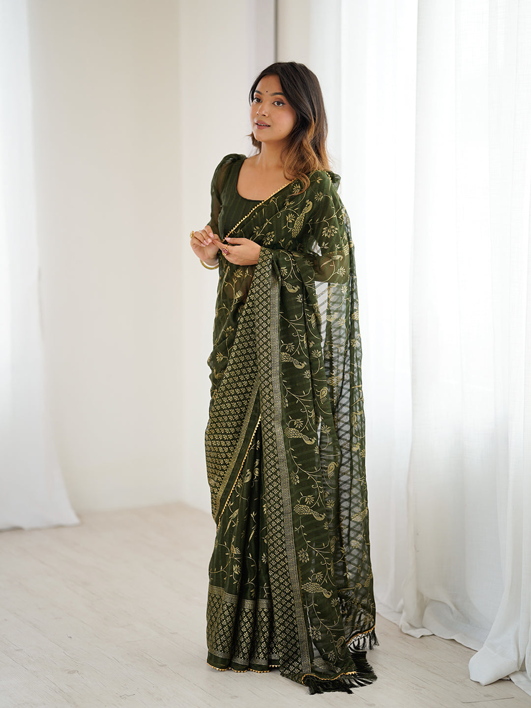 Urban Pallu Printed Poly Chiffon Daily Saree