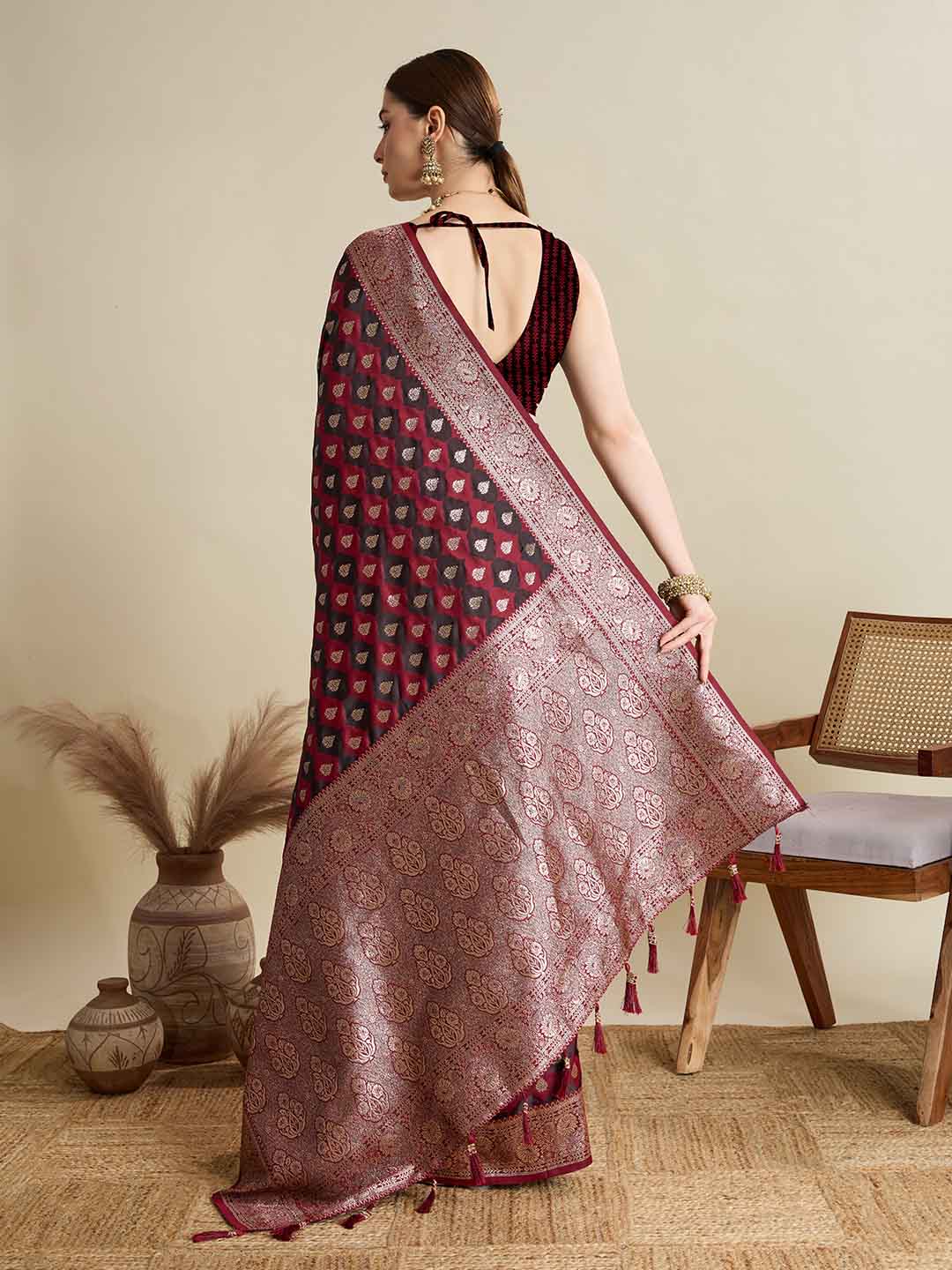 Urban Pallu Woven Design Silk Blend Party Saree