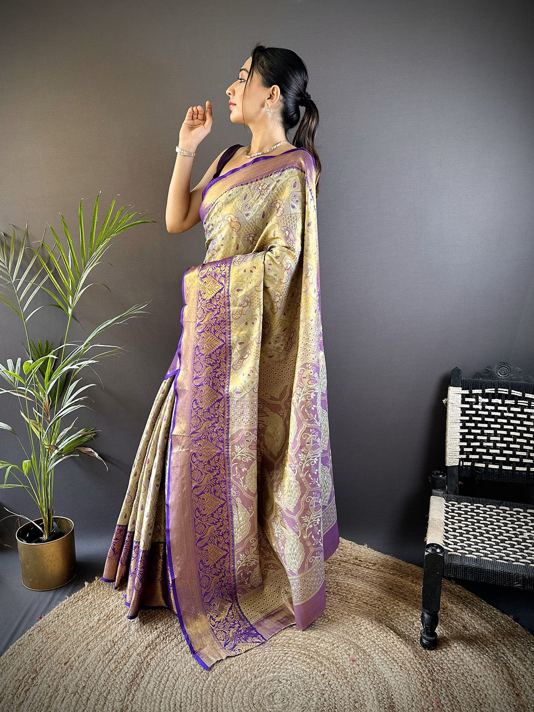 Urban Pallu Woven Design Silk Blend Traditional Saree