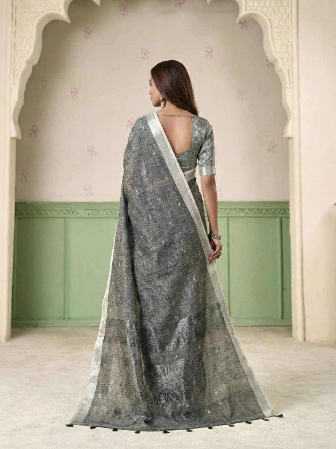 Urban Pallu Woven Design Silk Blend Traditional Saree