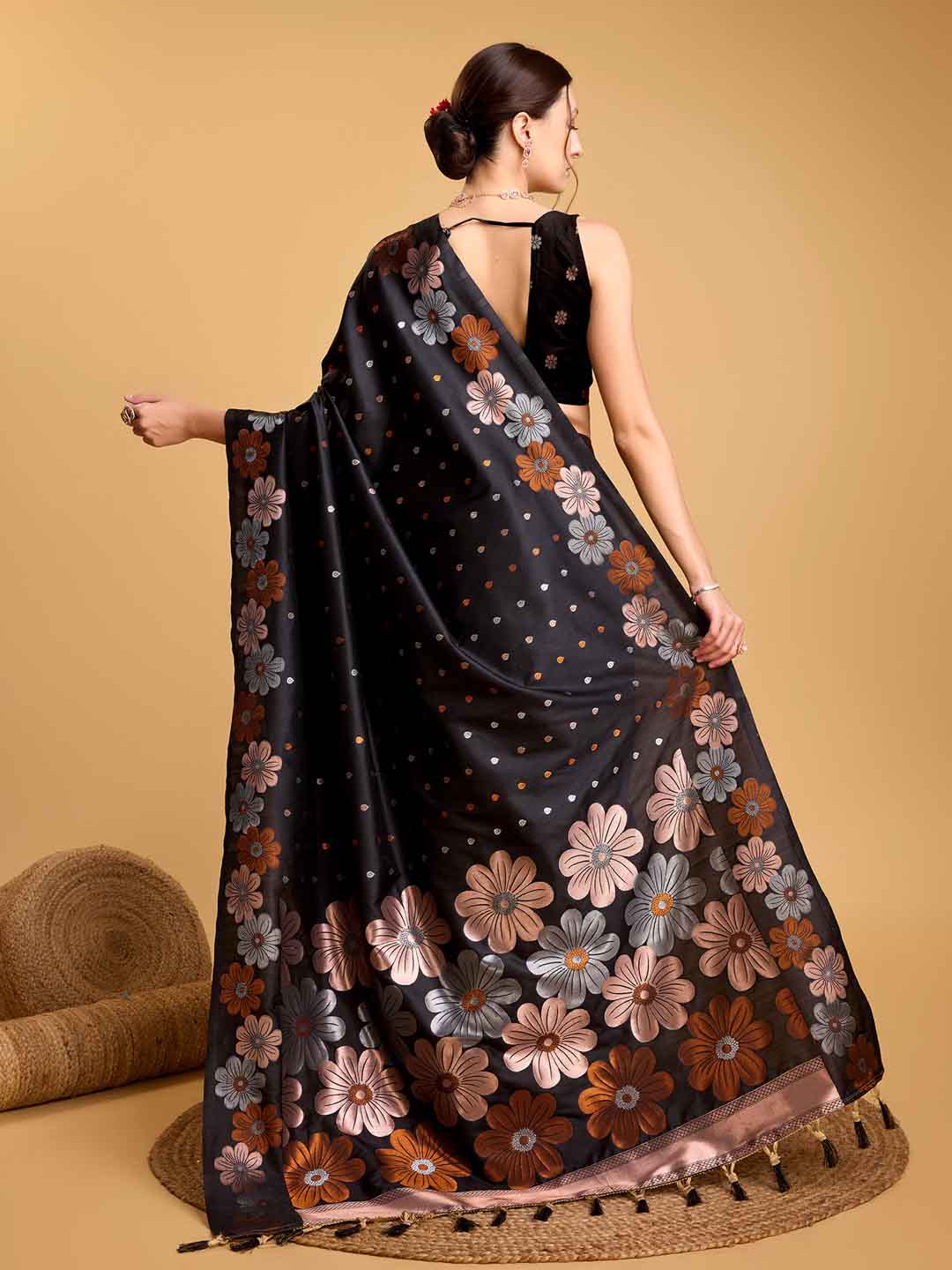 Urban Pallu Woven Design Silk Blend Party Saree