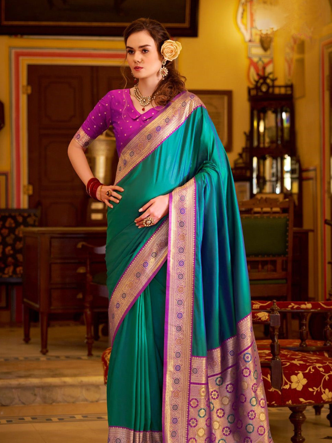 Urban Pallu Woven Design Silk Blend Daily Saree
