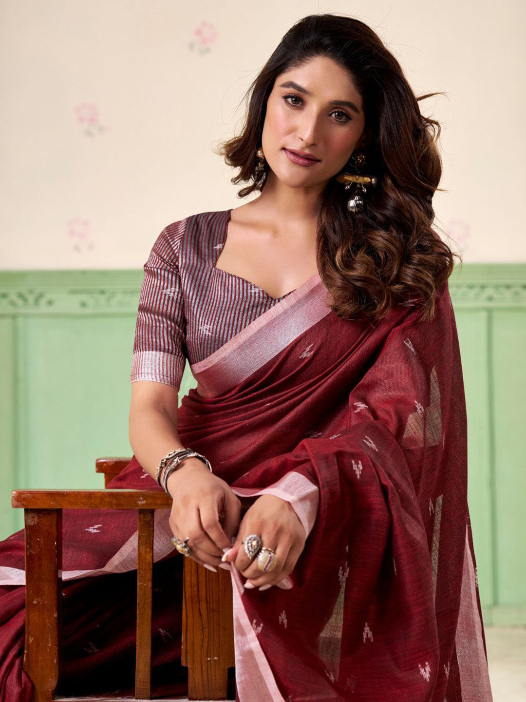 Urban Pallu Woven Design Silk Blend Traditional Saree