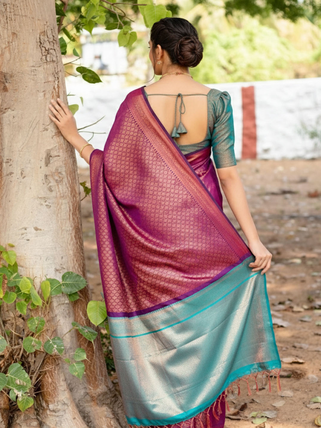 Urban Pallu Woven Design Silk Blend Traditional Saree