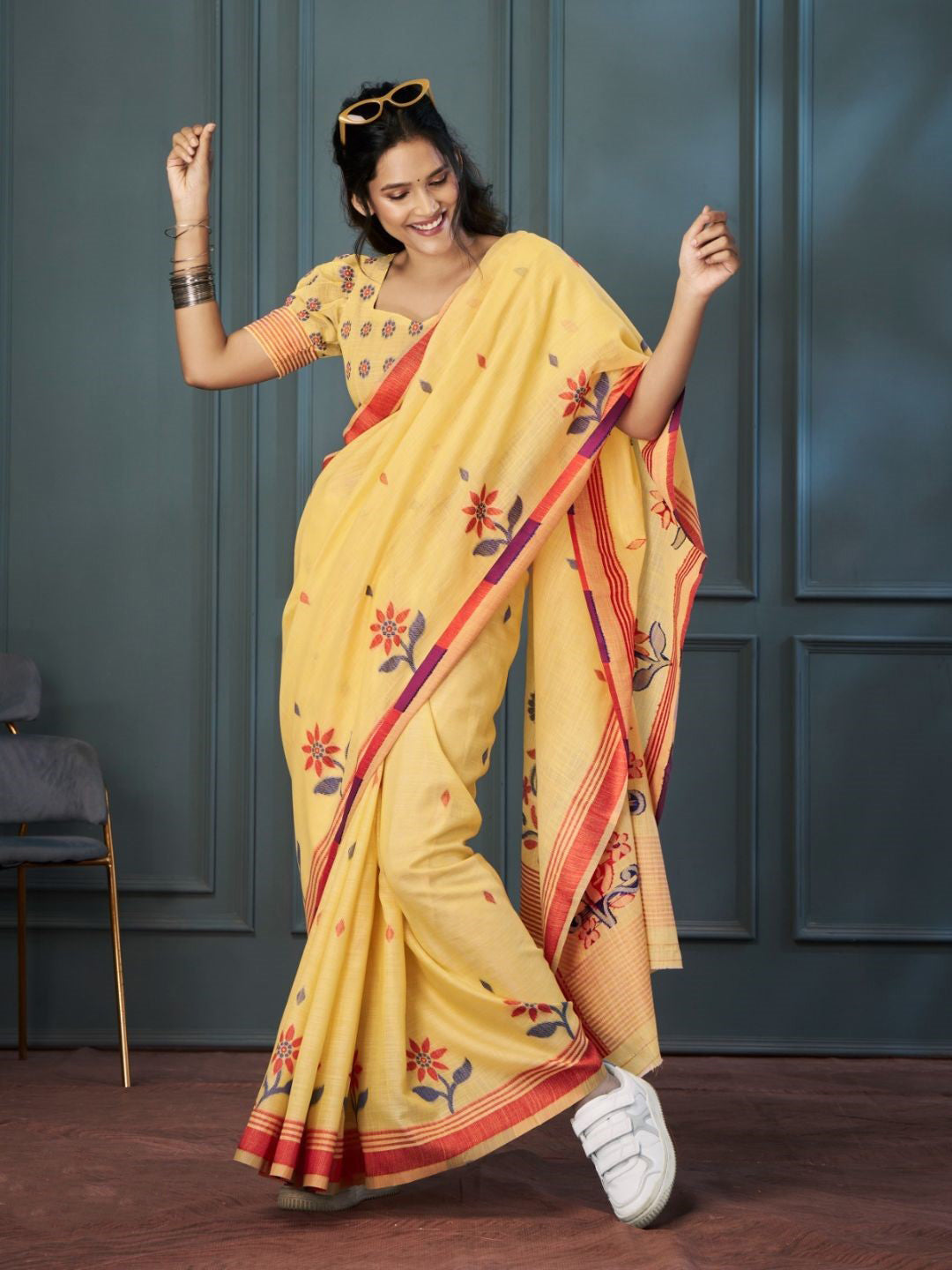 Urban Pallu Solid Cotton Blend Daily Saree