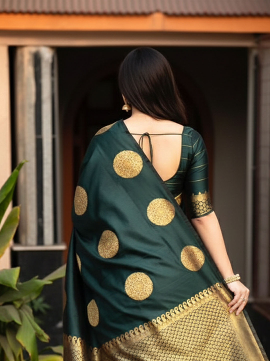 Urban Pallu Woven Design Silk Blend Work Saree