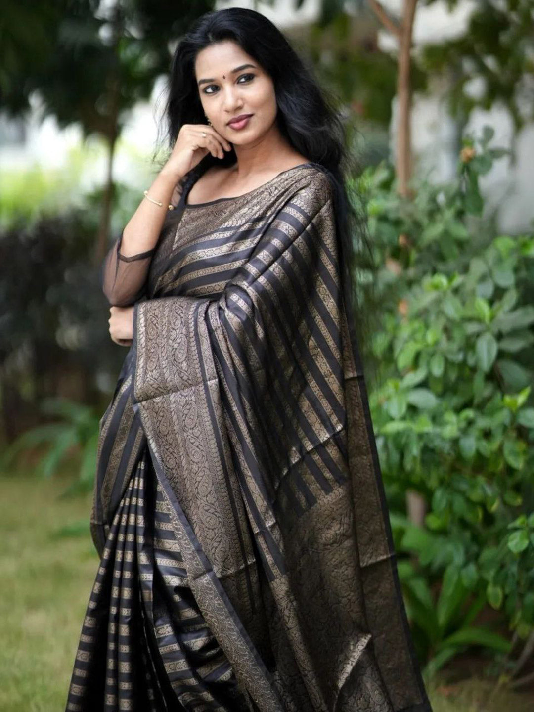 Urban Pallu Woven Design Silk Blend Traditional Saree