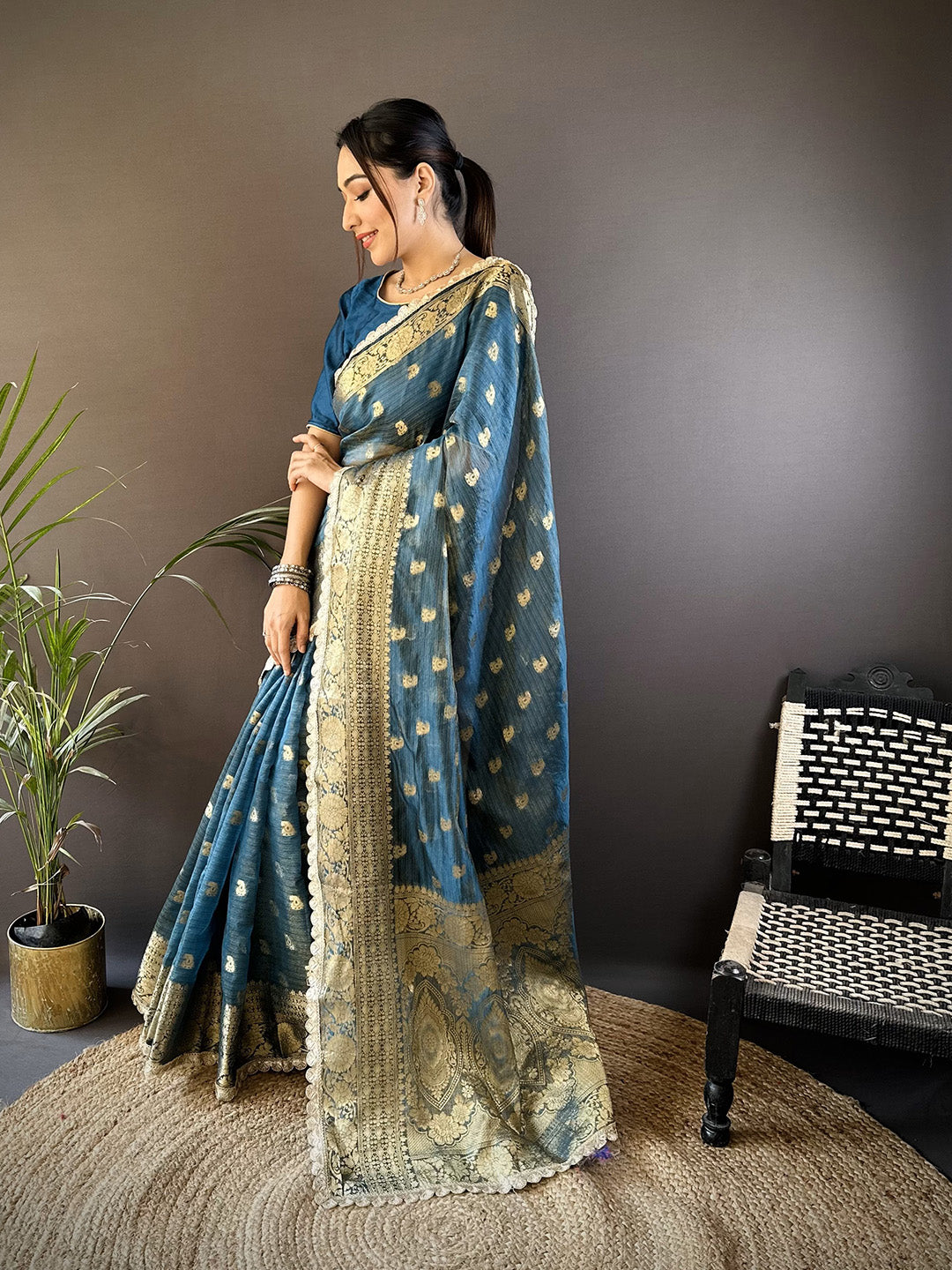 Urban Pallu Woven Design Silk Blend Traditional Saree