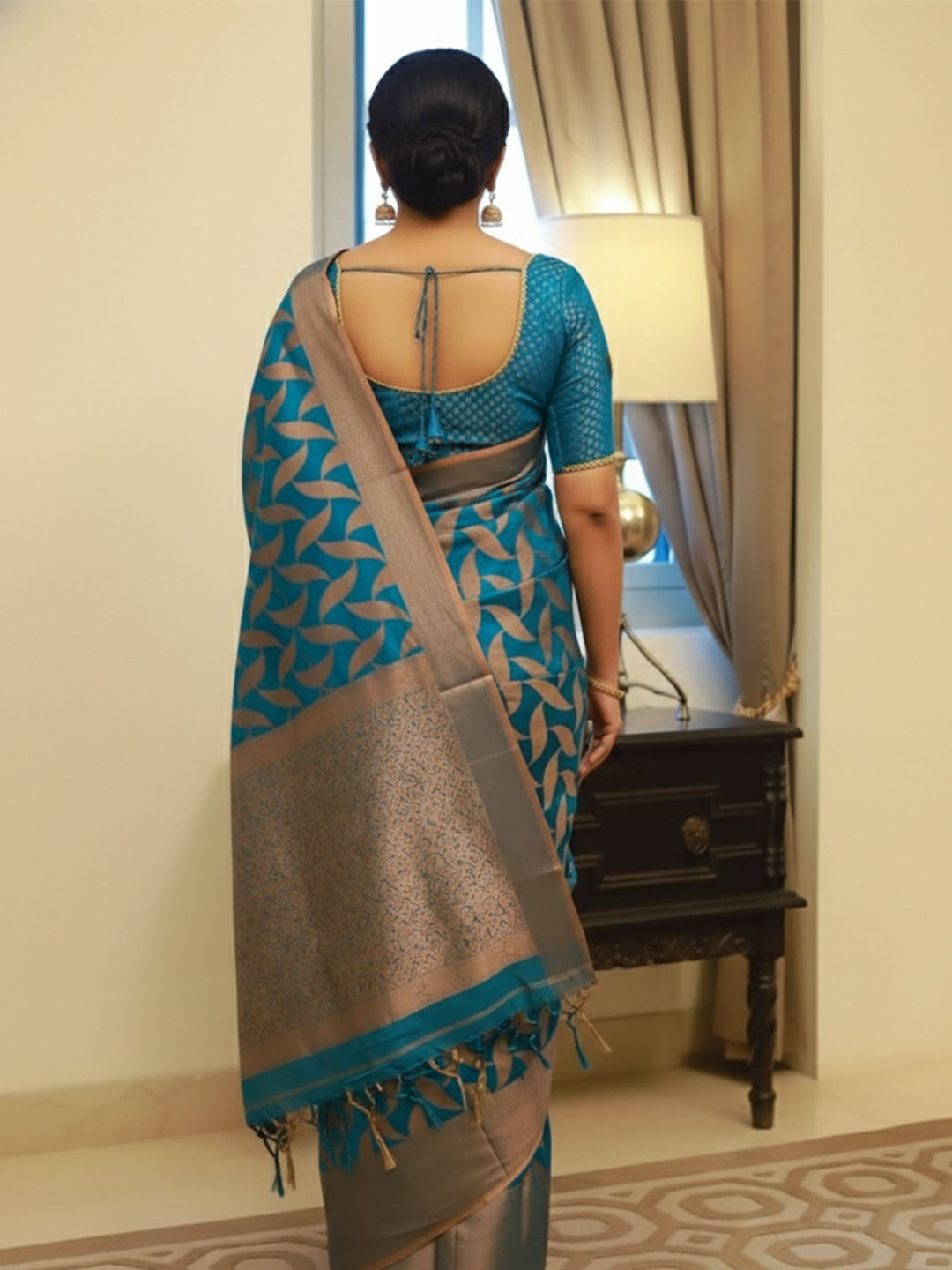 Urban Pallu Woven Design Silk Blend Traditional Saree