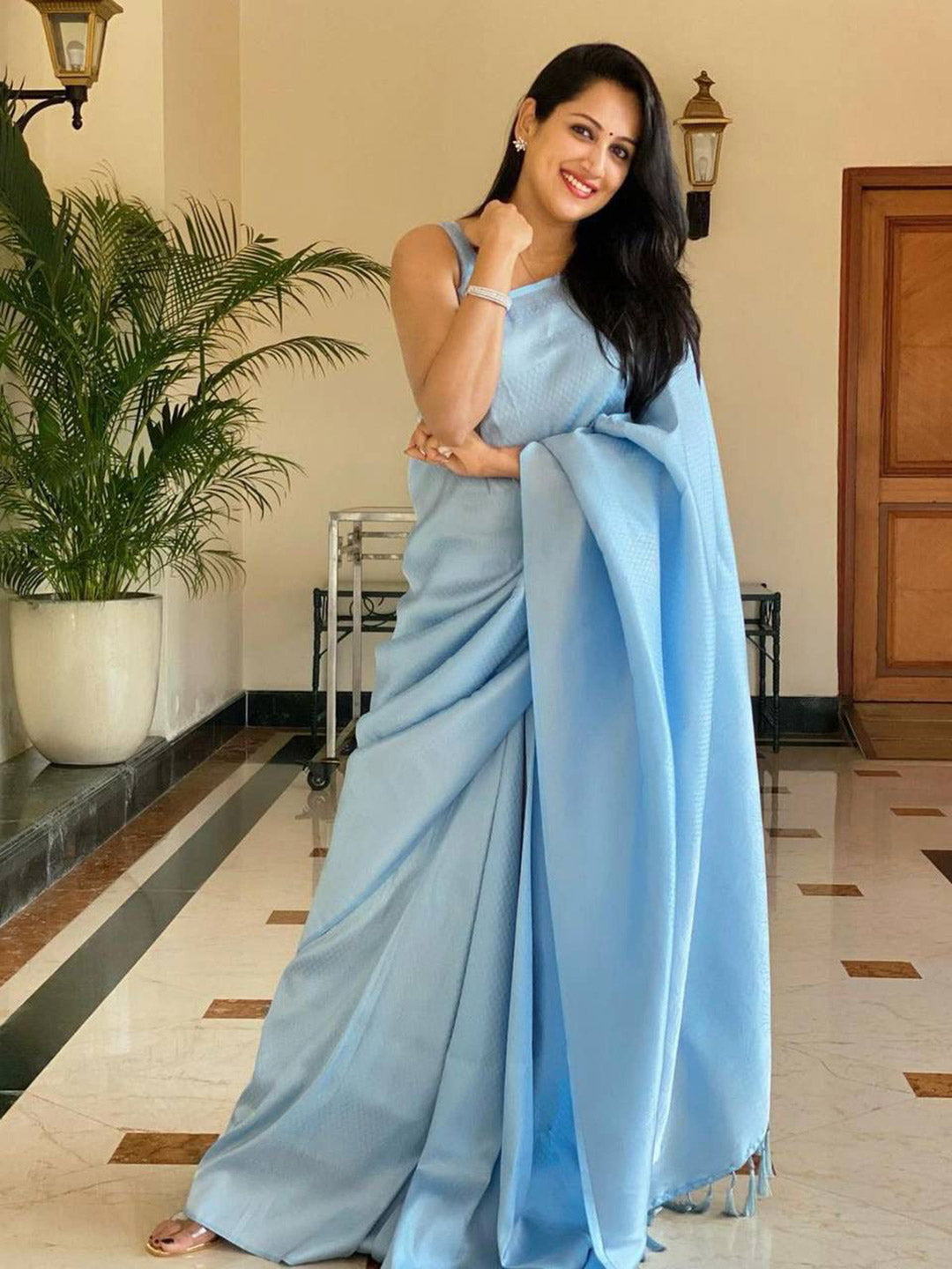 Urban Pallu Woven Design Silk Blend Traditional Saree