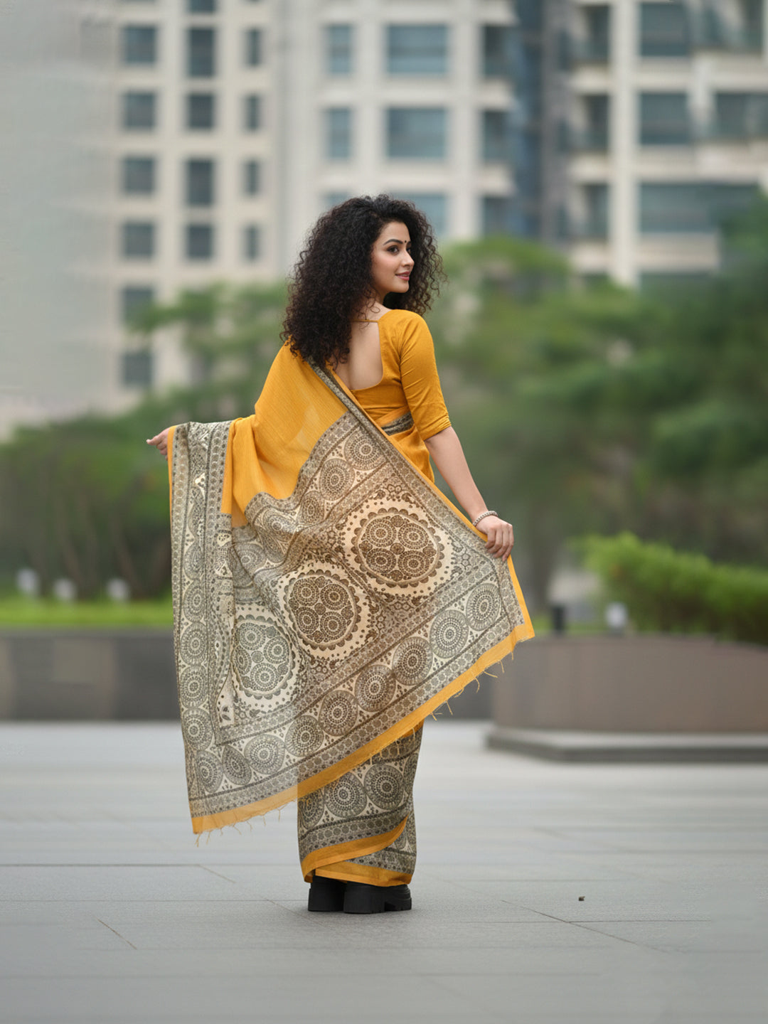 Urban Pallu Solid Silk Blend Festive Saree