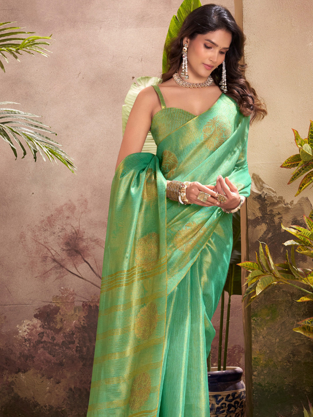 Urban Pallu Woven Design Silk Blend Traditional Saree