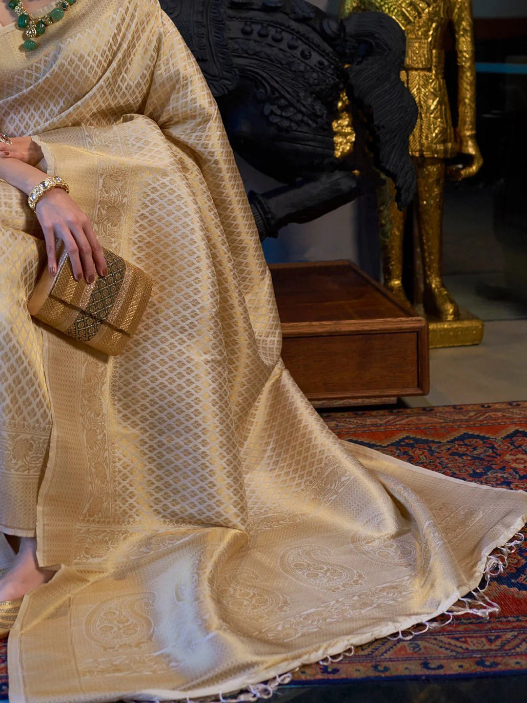 Urban Pallu Woven Design Silk Blend Traditional Saree