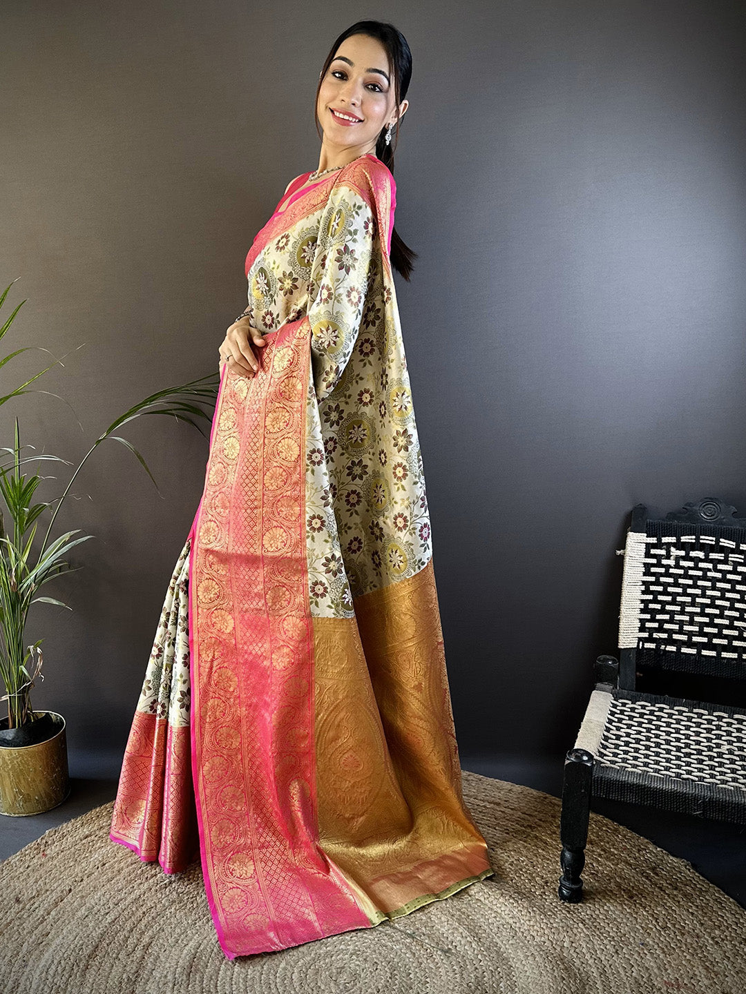 Urban Pallu Woven Design Silk Blend Traditional Saree