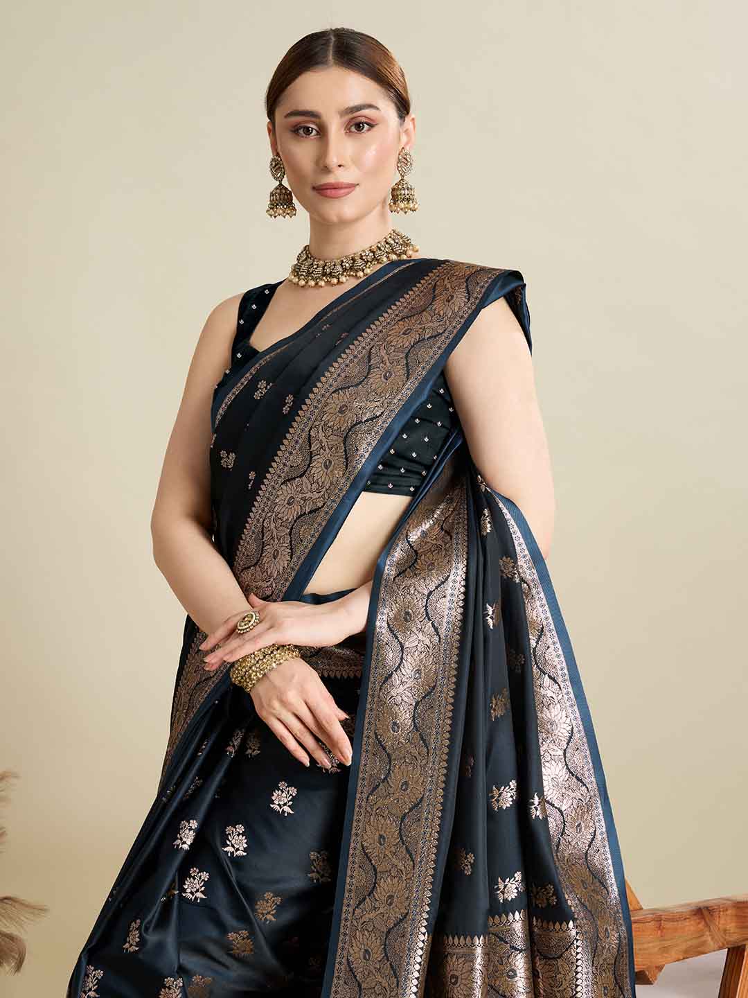 Urban Pallu Woven Design Silk Blend Party Saree