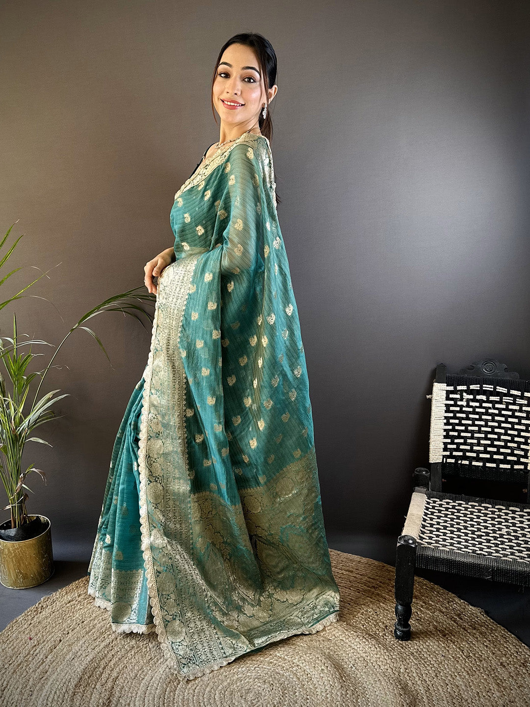 Urban Pallu Woven Design Silk Blend Traditional Saree