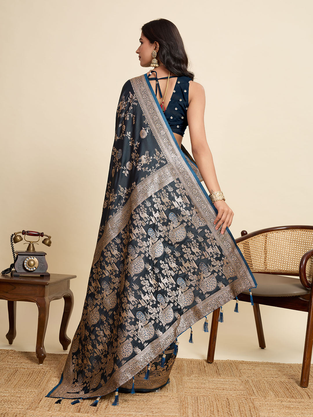 Urban Pallu Woven Design Silk Blend Party Saree