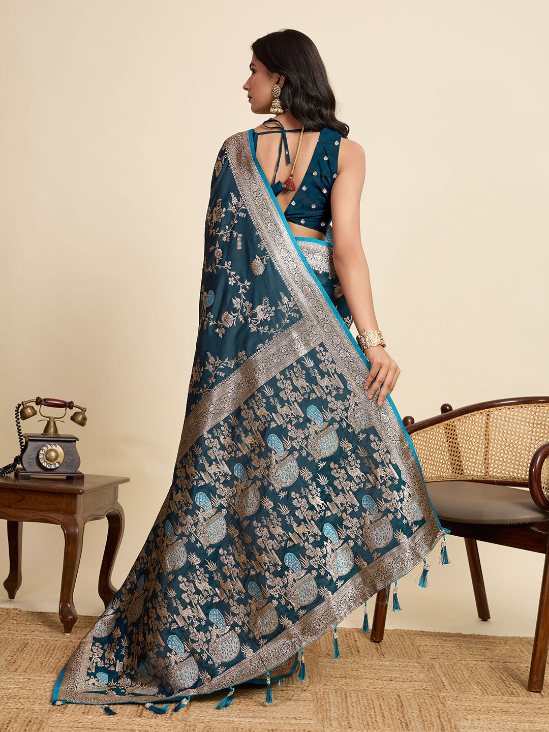 Urban Pallu Woven Design Silk Blend Party Saree