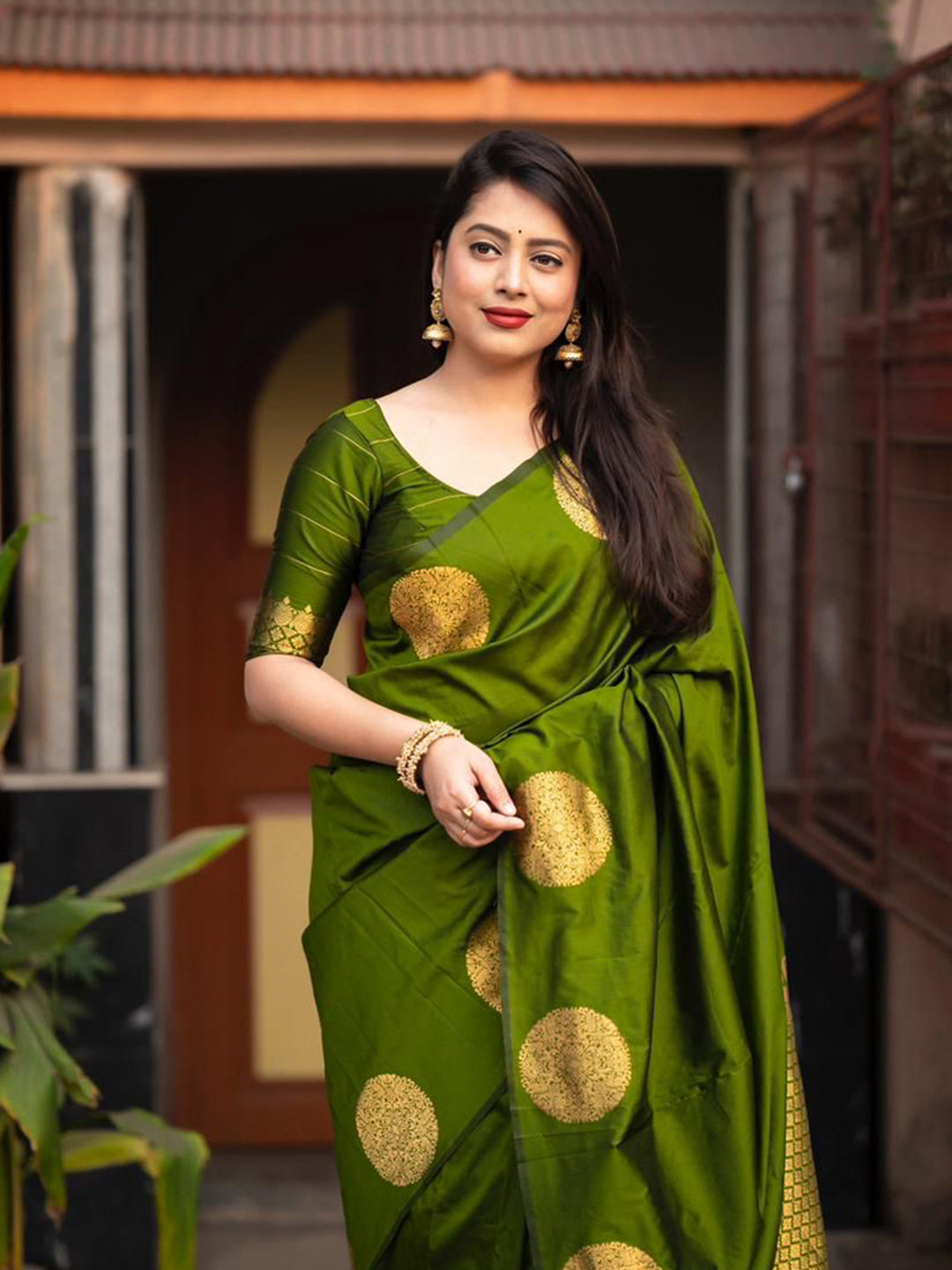 Urban Pallu Woven Design Silk Blend Work Saree