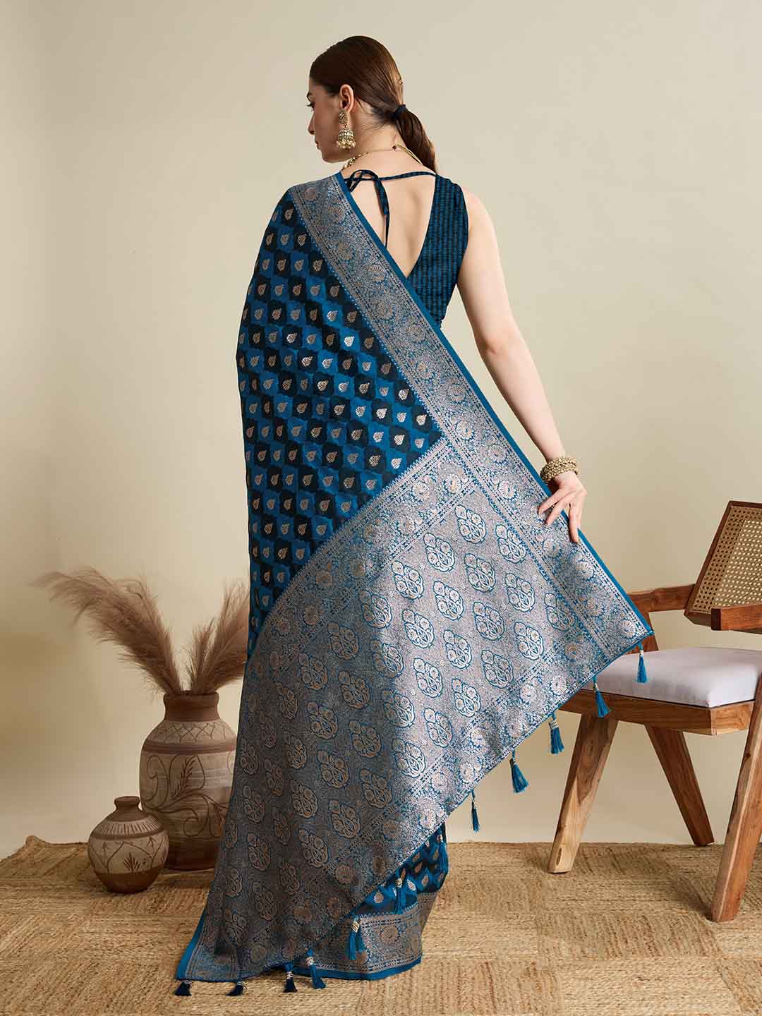 Urban Pallu Woven Design Silk Blend Party Saree