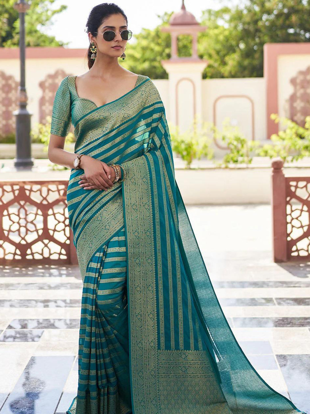 Urban Pallu Woven Design Silk Blend Work Saree