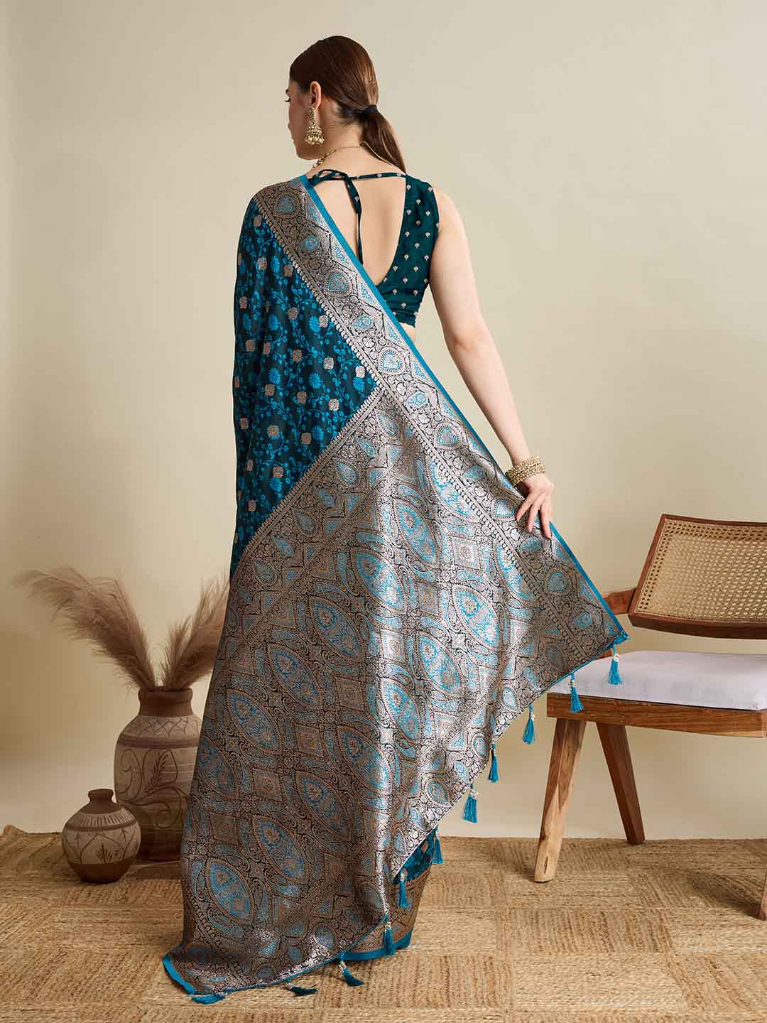 Urban Pallu Woven Design Silk Blend Party Saree