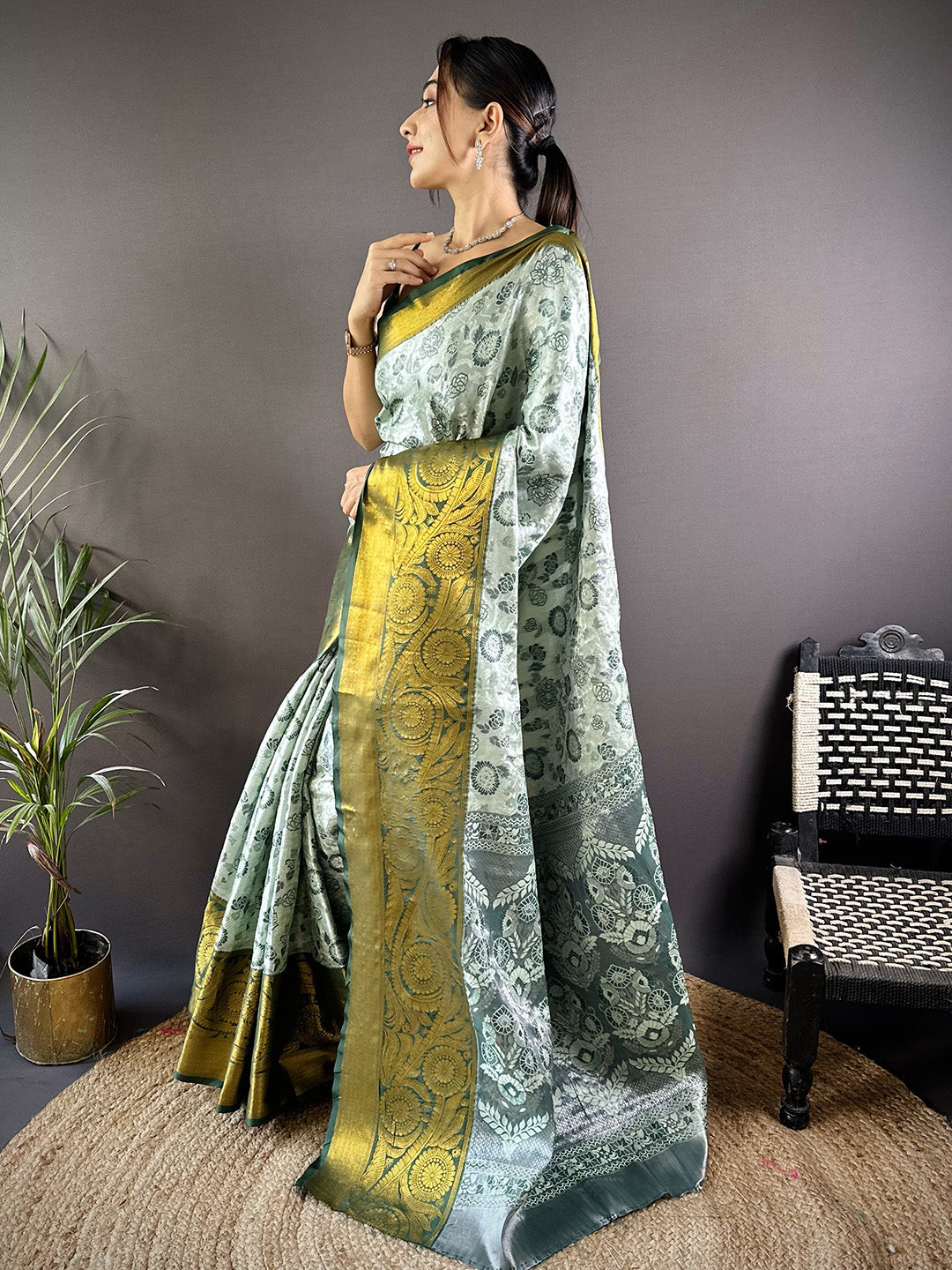Urban Pallu Woven Design Silk Blend Traditional Saree