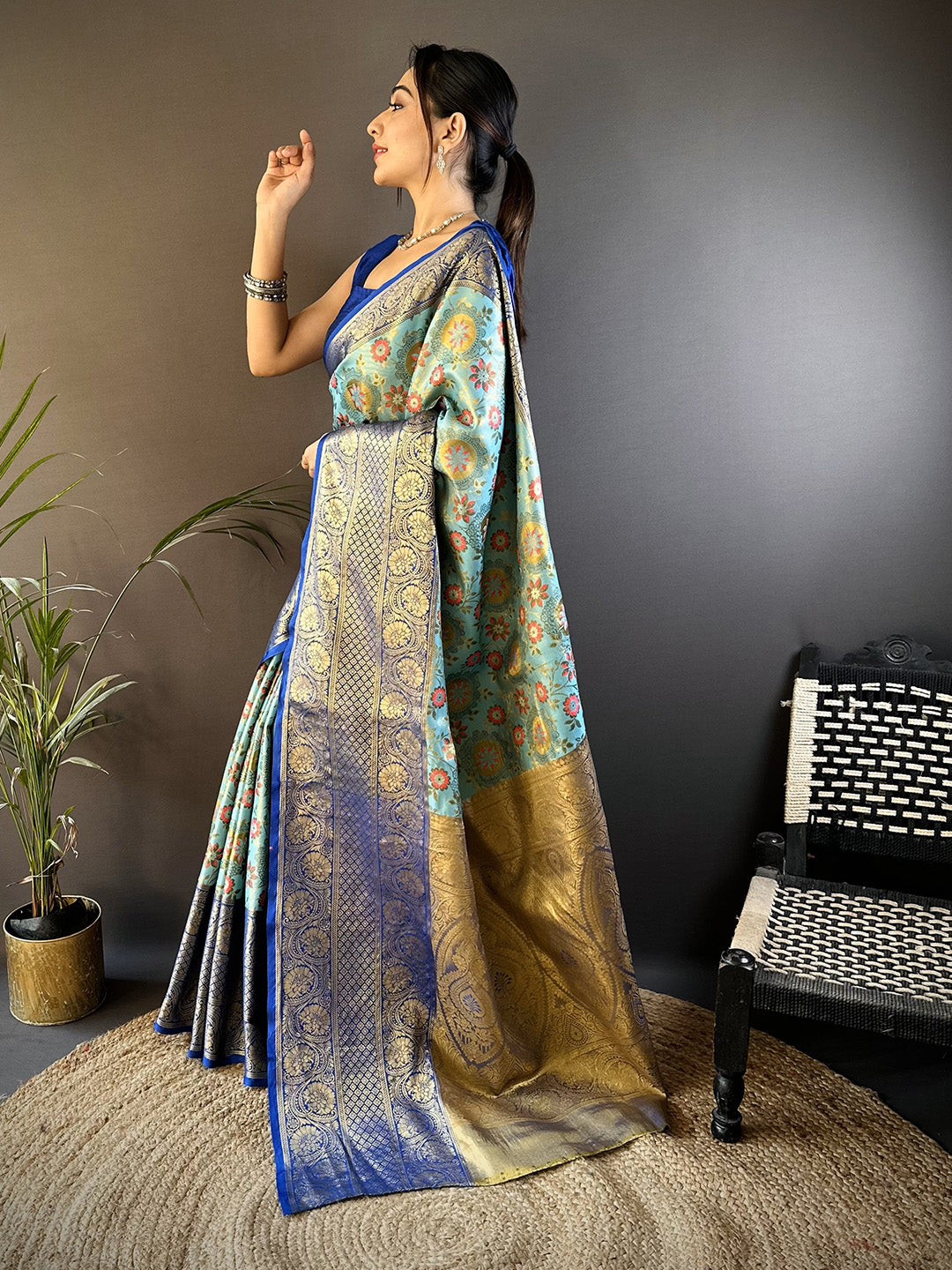 Urban Pallu Woven Design Silk Blend Traditional Saree