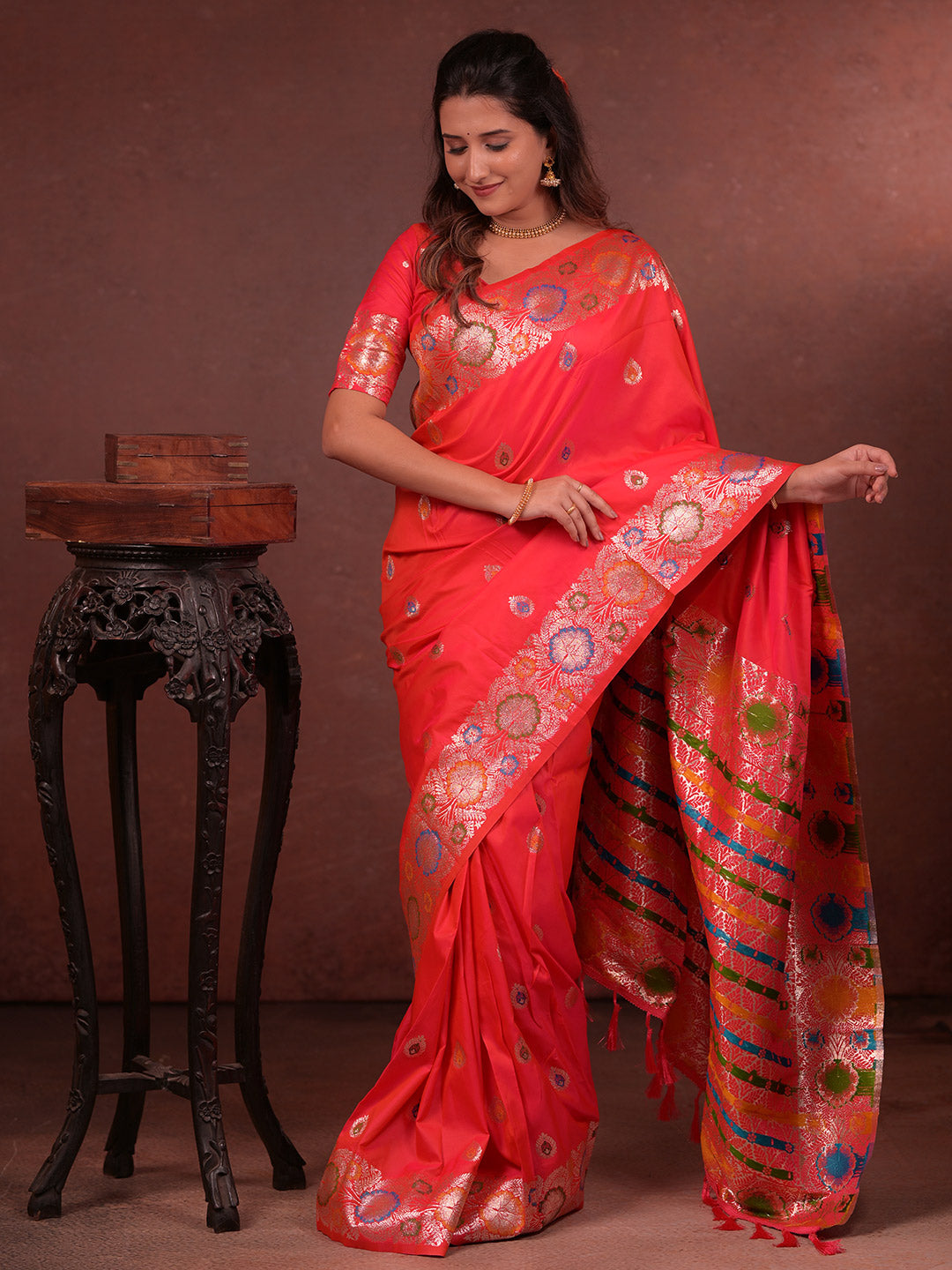 Urban Pallu Woven Design Silk Blend Traditional Saree