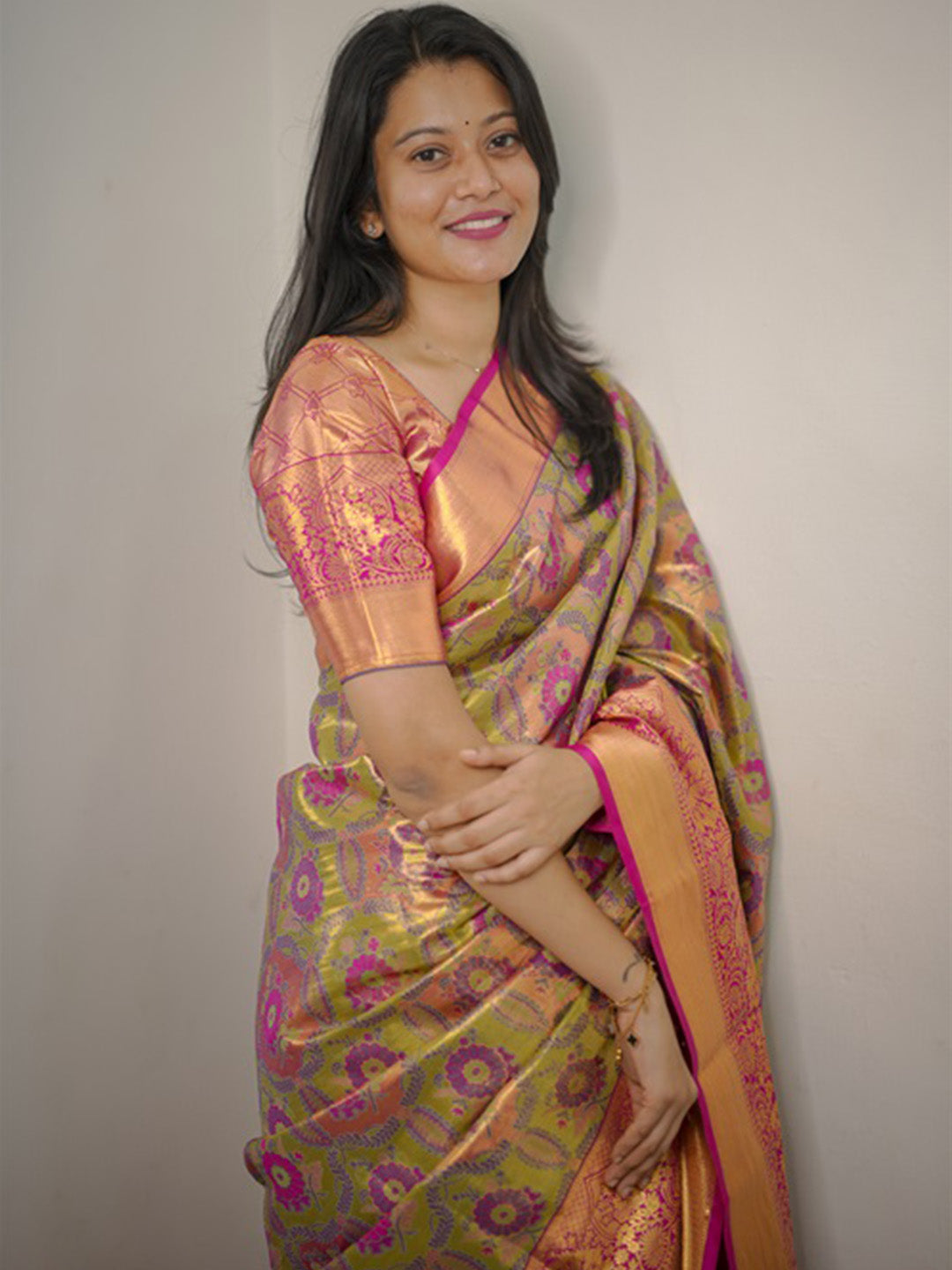 Urban Pallu Woven Design Silk Blend Traditional Saree